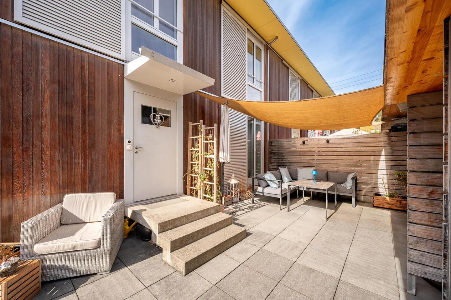 5.5-Room Corner Row House - A Family Paradise for Young Children - Photo 1 of 12