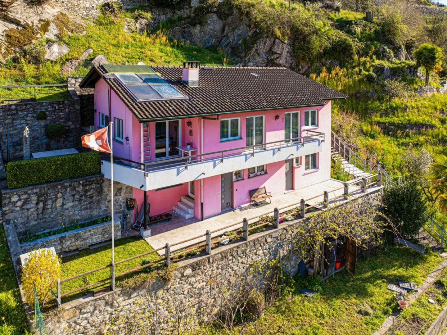 CUGNASCO - Charmante maison avec terrain - Photo 2 sur 28