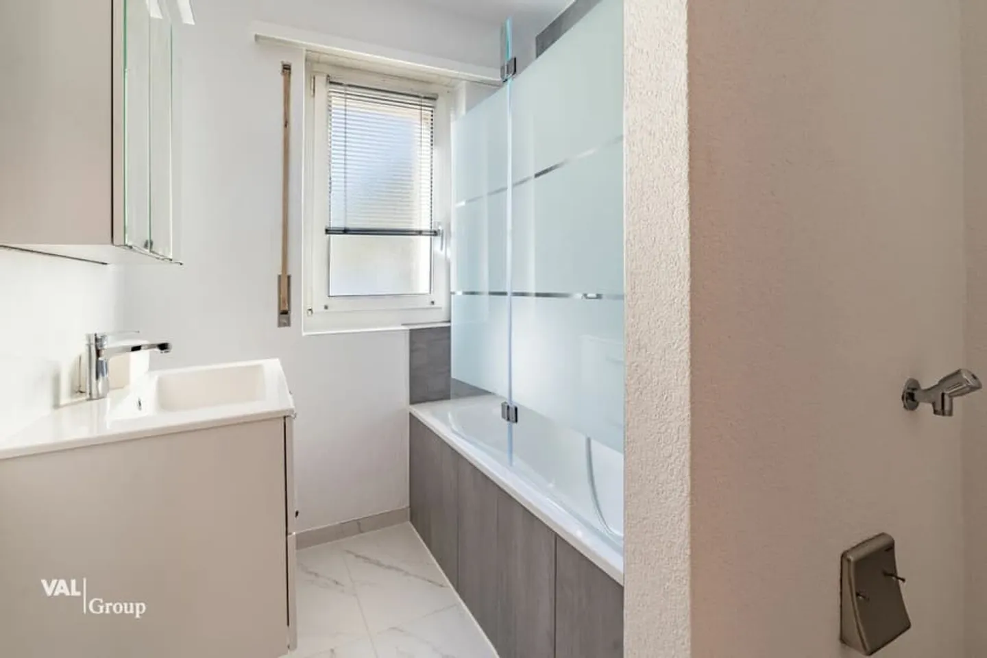 Appartement 4.5 pièces au 2ème étage - bien entretenu, ensoleillé et avec une belle vue - Photo 10 sur 13