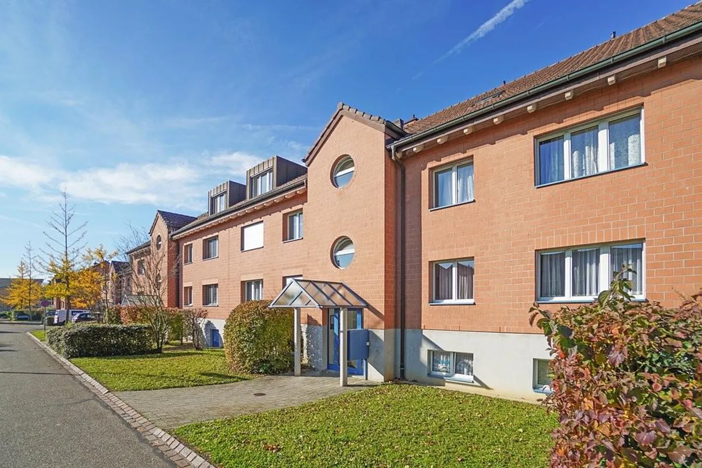 Charmante Dachwohnung in Reinach - Foto 1 von 10
