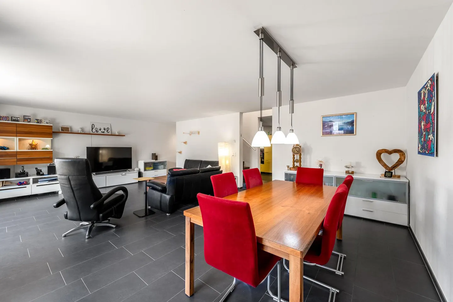 5.5-Room Corner Row House - A Family Paradise for Young Children - Photo 6 of 12