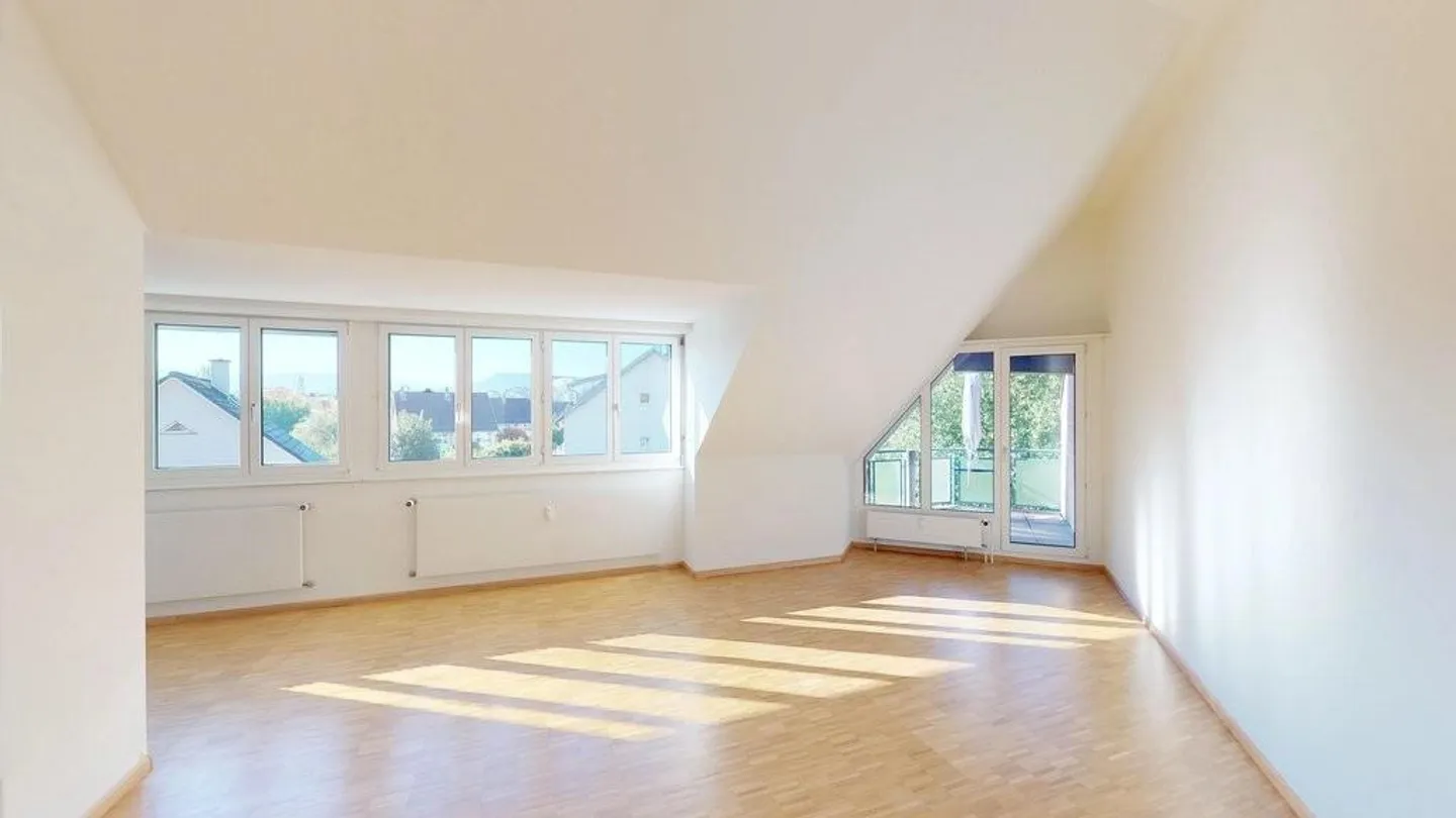 Charmante Dachwohnung in Reinach - Foto 4 von 10