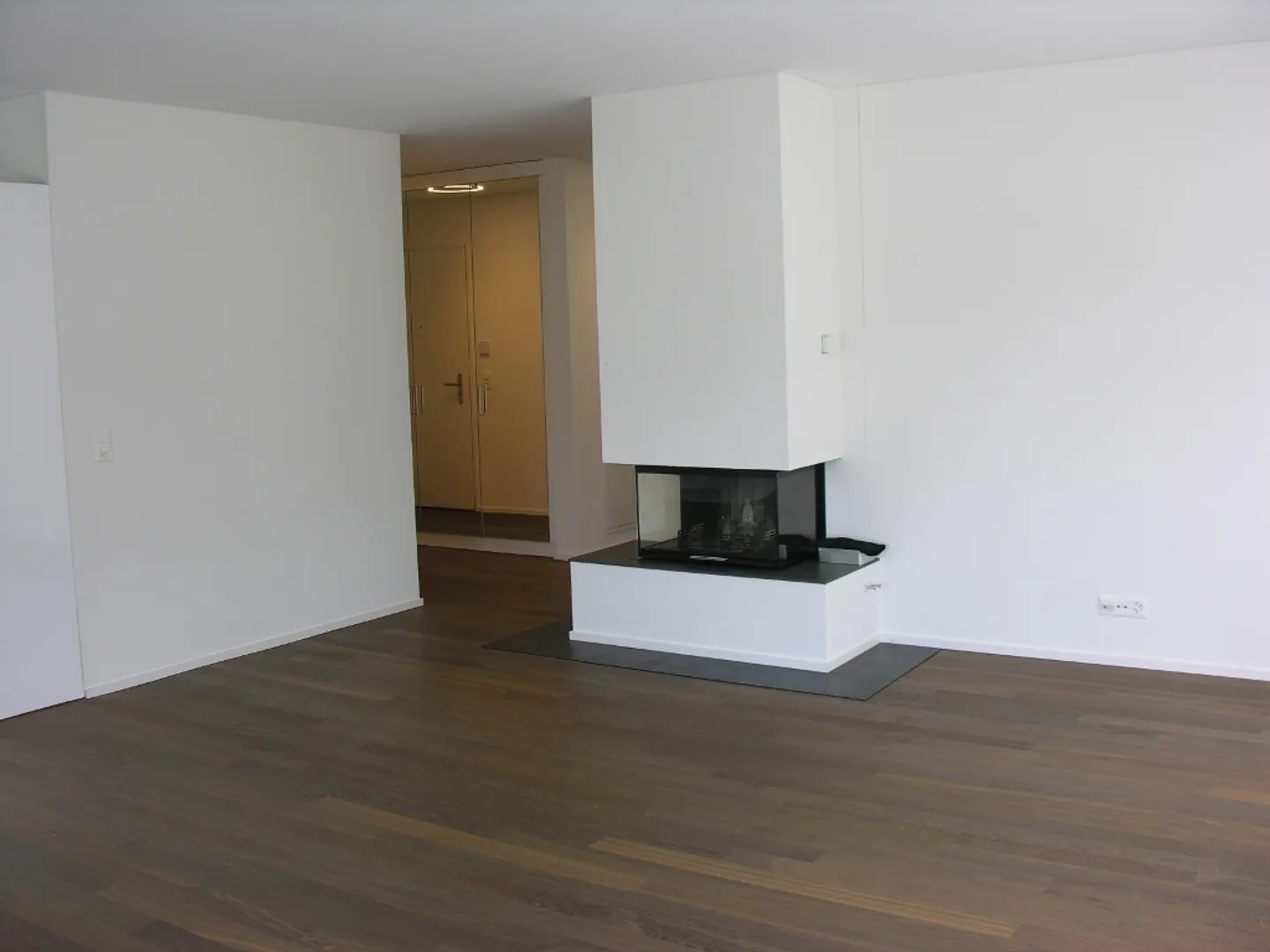 Modern and spacious 4.5-room penthouse apartment in a quiet location - Photo 2 of 12
