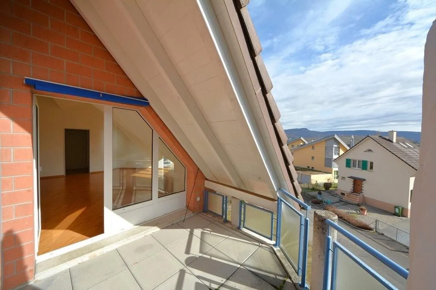 Charmante Dachwohnung in Reinach - Foto 9 von 10