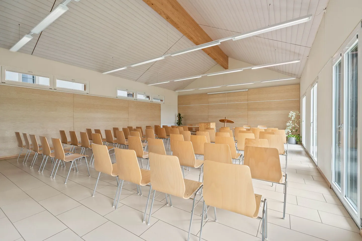 Ufficio arredato incluso sala riunioni e parcheggi - Foto 4 di 8