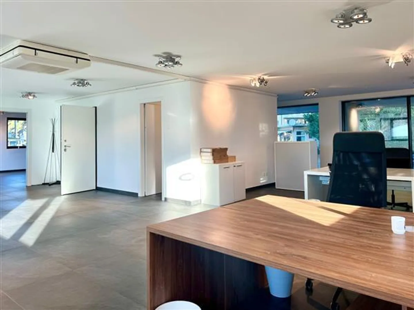 MASSAGNO: Office - Photo 1 of 6