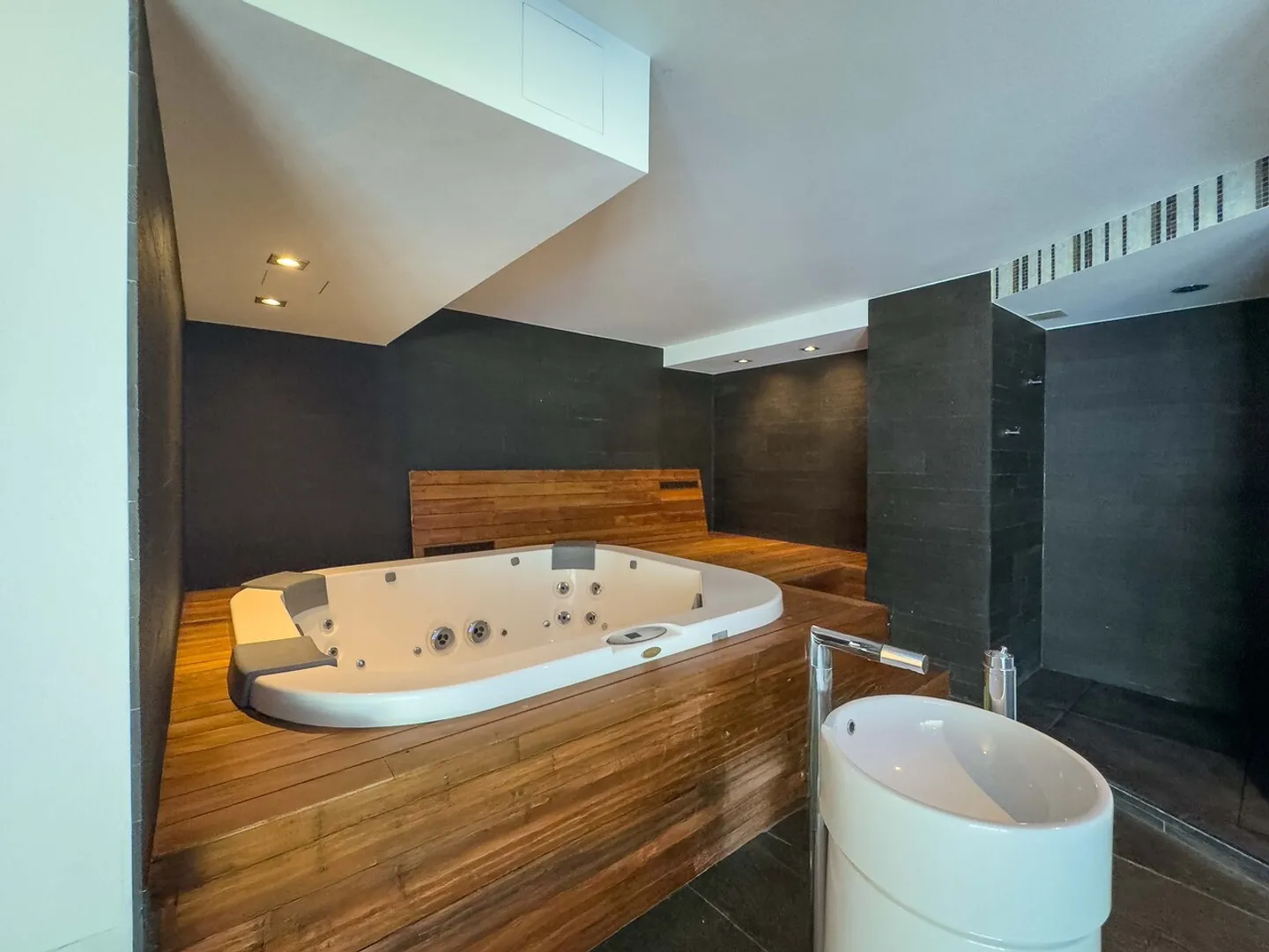 Penthouse élégant et prestigieux avec vue sur le lac - Photo 9 sur 16