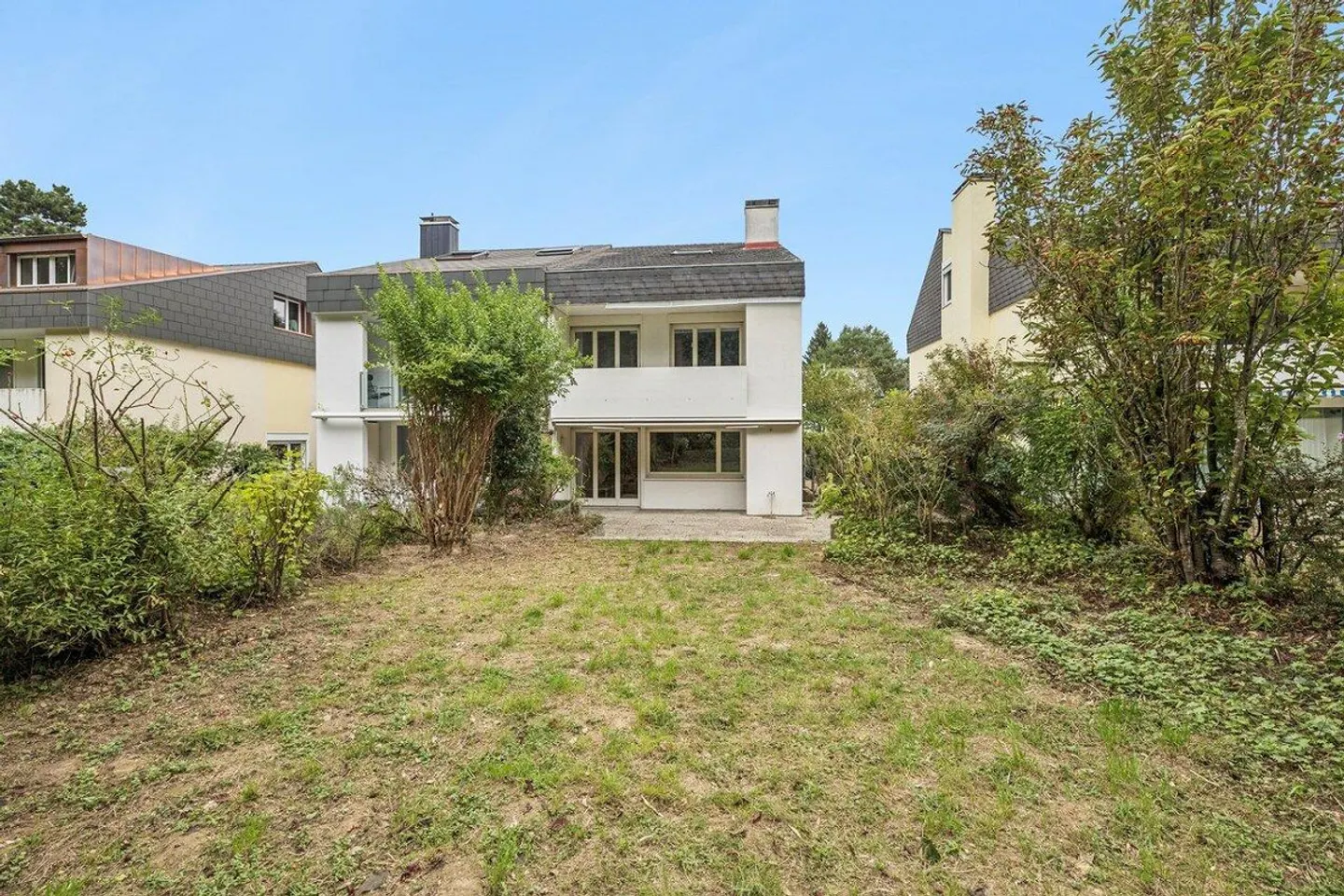 Dream Home at the Edge of the Forest: 5-Room Semi-Detached House in Bottmingen - Photo 1 of 19