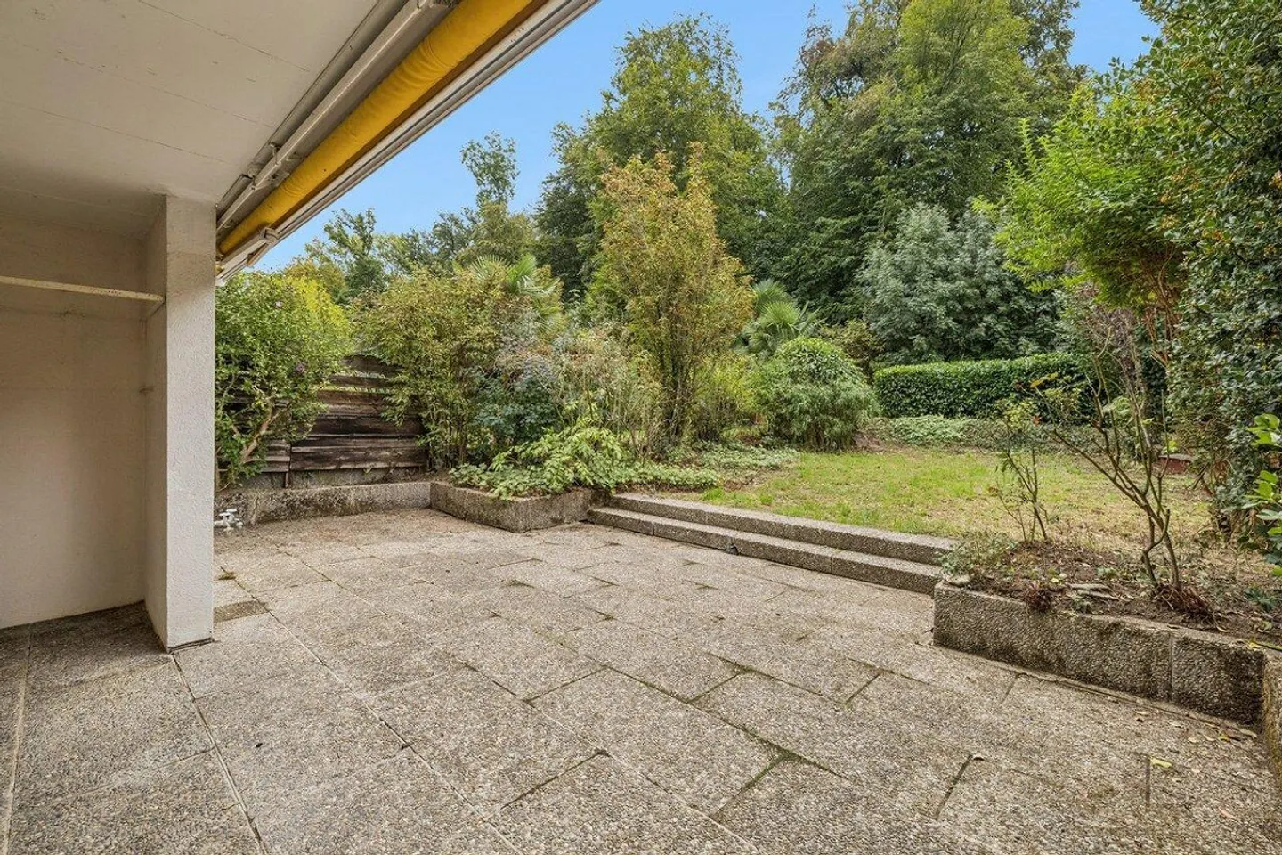 Dream Home at the Edge of the Forest: 5-Room Semi-Detached House in Bottmingen - Photo 3 of 19