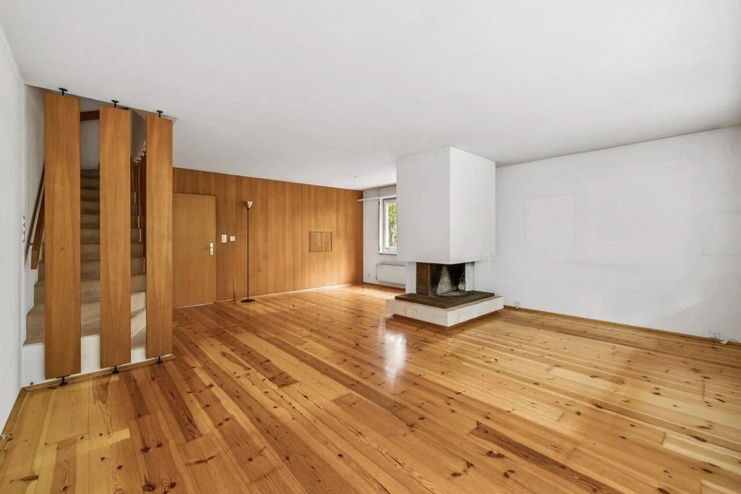 Dream Home at the Edge of the Forest: 5-Room Semi-Detached House in Bottmingen - Photo 6 of 19