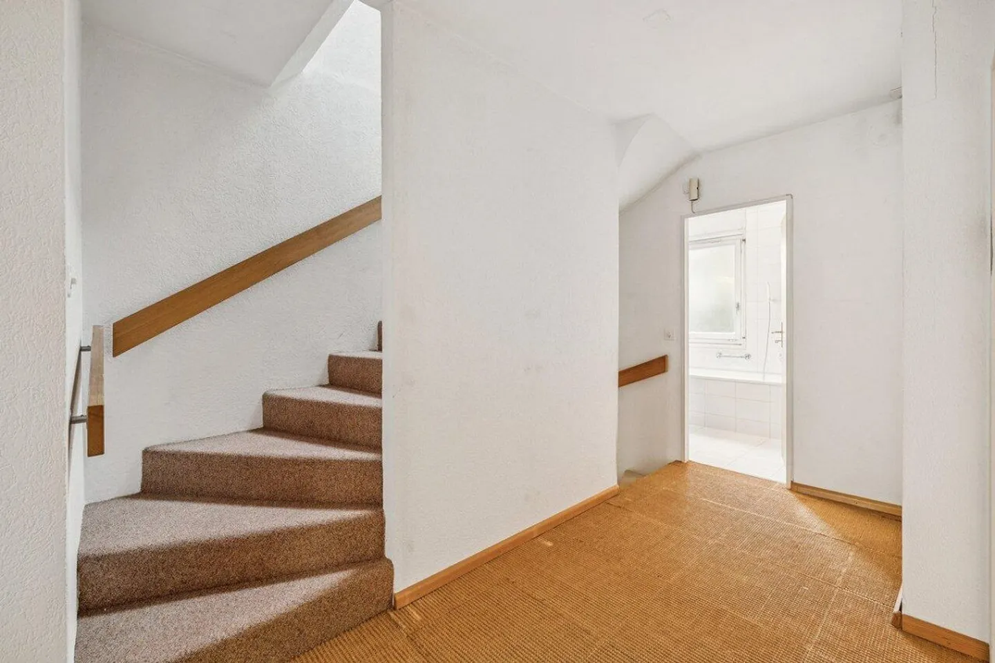 Dream Home at the Edge of the Forest: 5-Room Semi-Detached House in Bottmingen - Photo 9 of 19