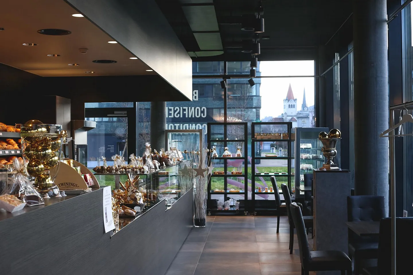 Ristorante ampliato in una posizione prominente - Foto 5 di 9