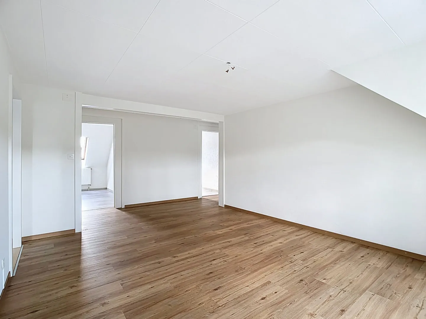 Appartement 4 pièces confortable - Photo 4 sur 11