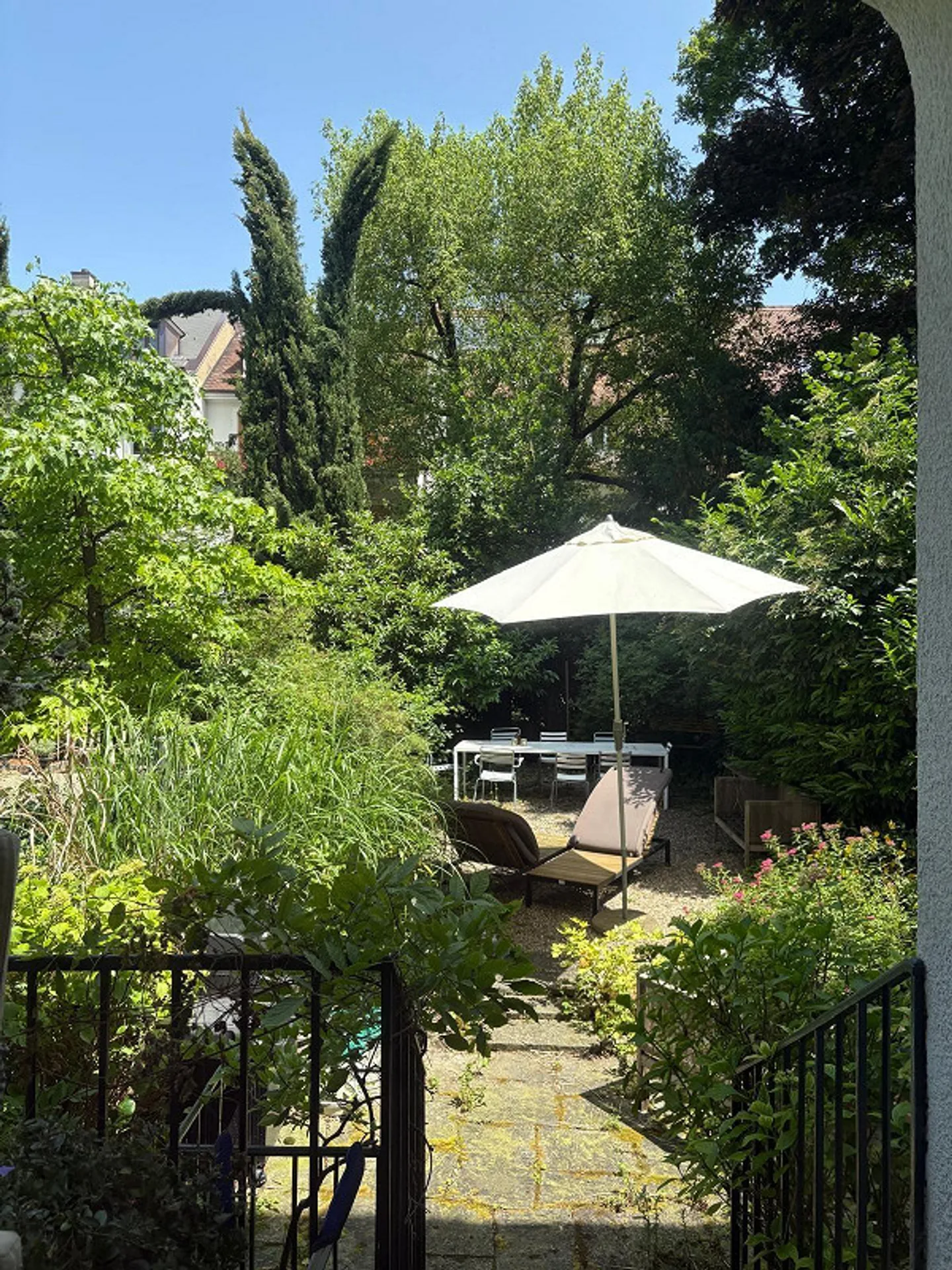 Lover's object: 8-room house in the Bachletten district - Photo 2 of 12