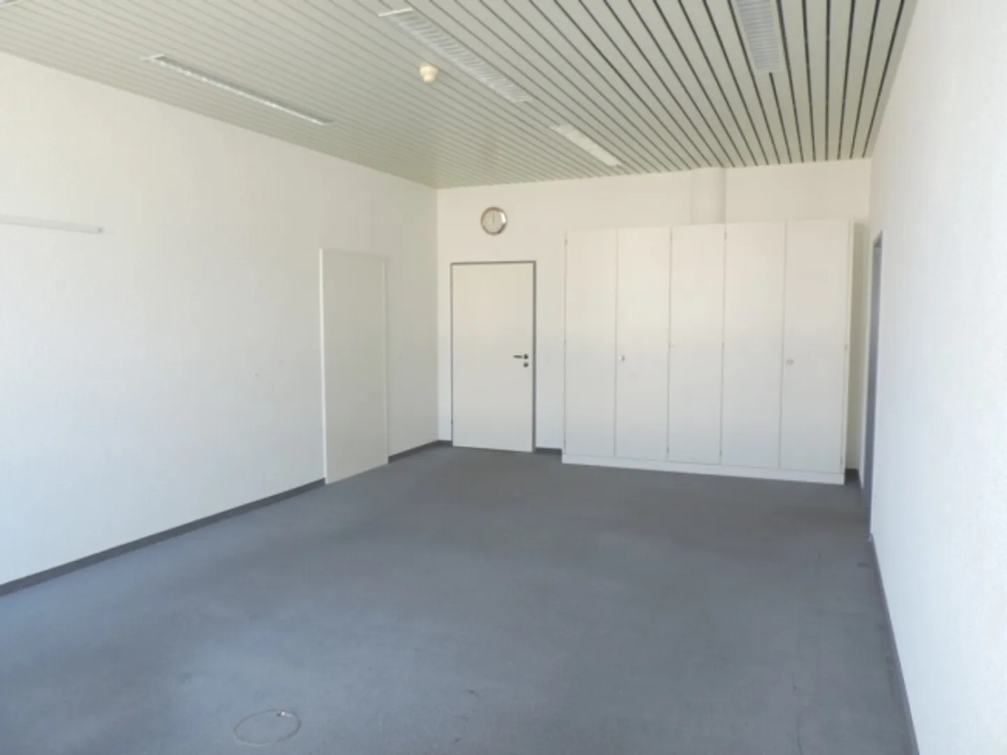 Attractive office and commercial spaces with optimal connections - Photo 2 of 8