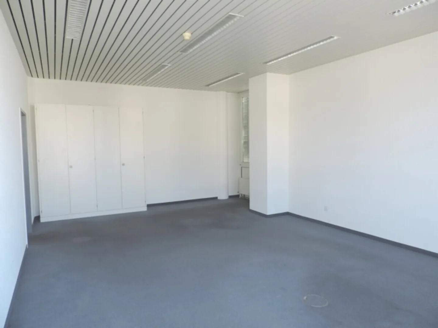 Attractive office and commercial spaces with optimal connections - Photo 4 of 8