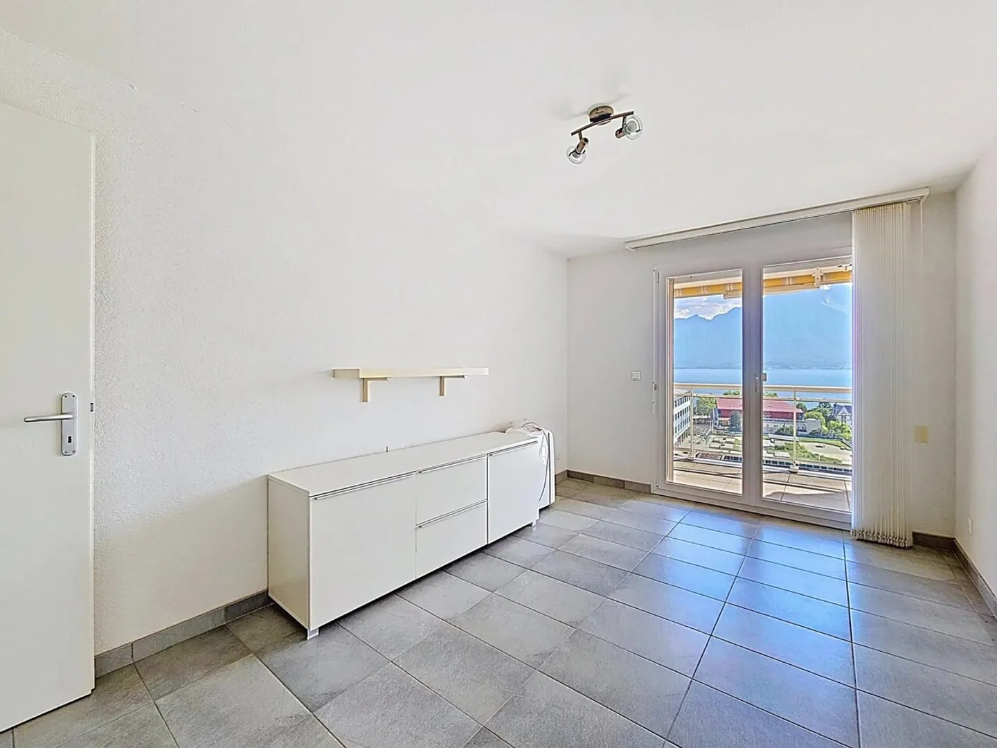 Superb 4-room penthouse with large terrace and panoramic view - Photo 8 of 13