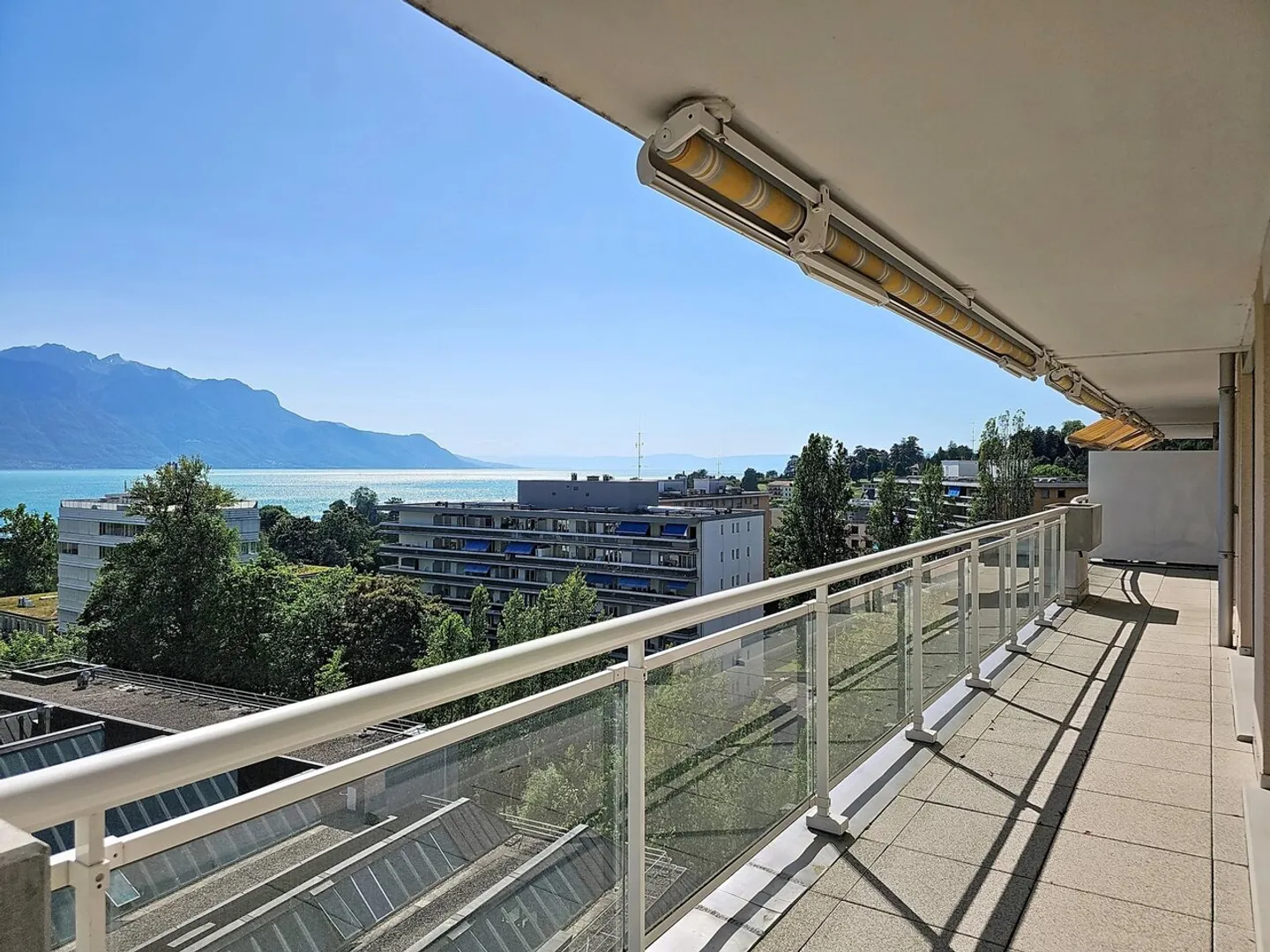 Superb 4-room penthouse with large terrace and panoramic view - Photo 13 of 13