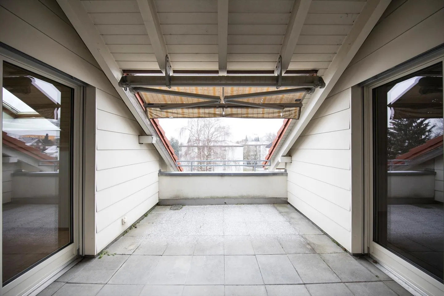 Schöne Dachwohnung! - Foto 8 von 8