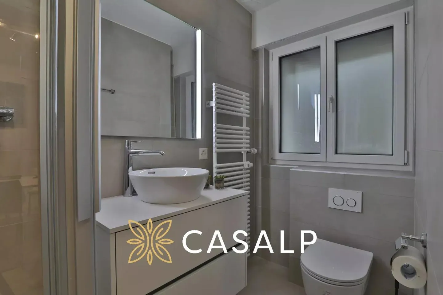 Charming 2.5 room renovated apartment in Crans-Montana - Photo 3 of 13