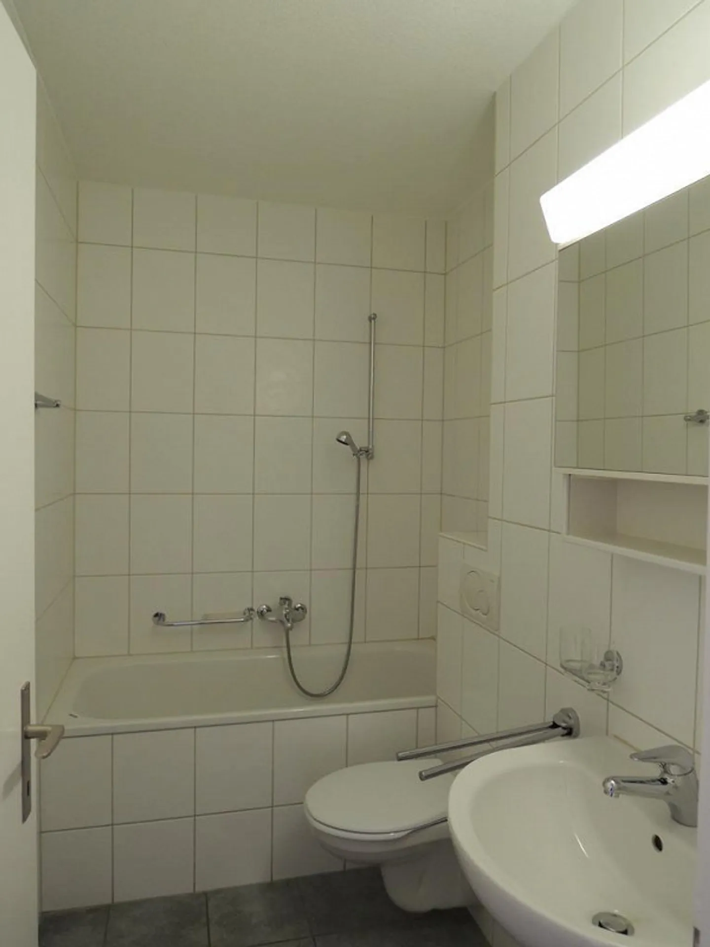 Quiet Side Street in Kleinhueningen - Photo 3 of 5