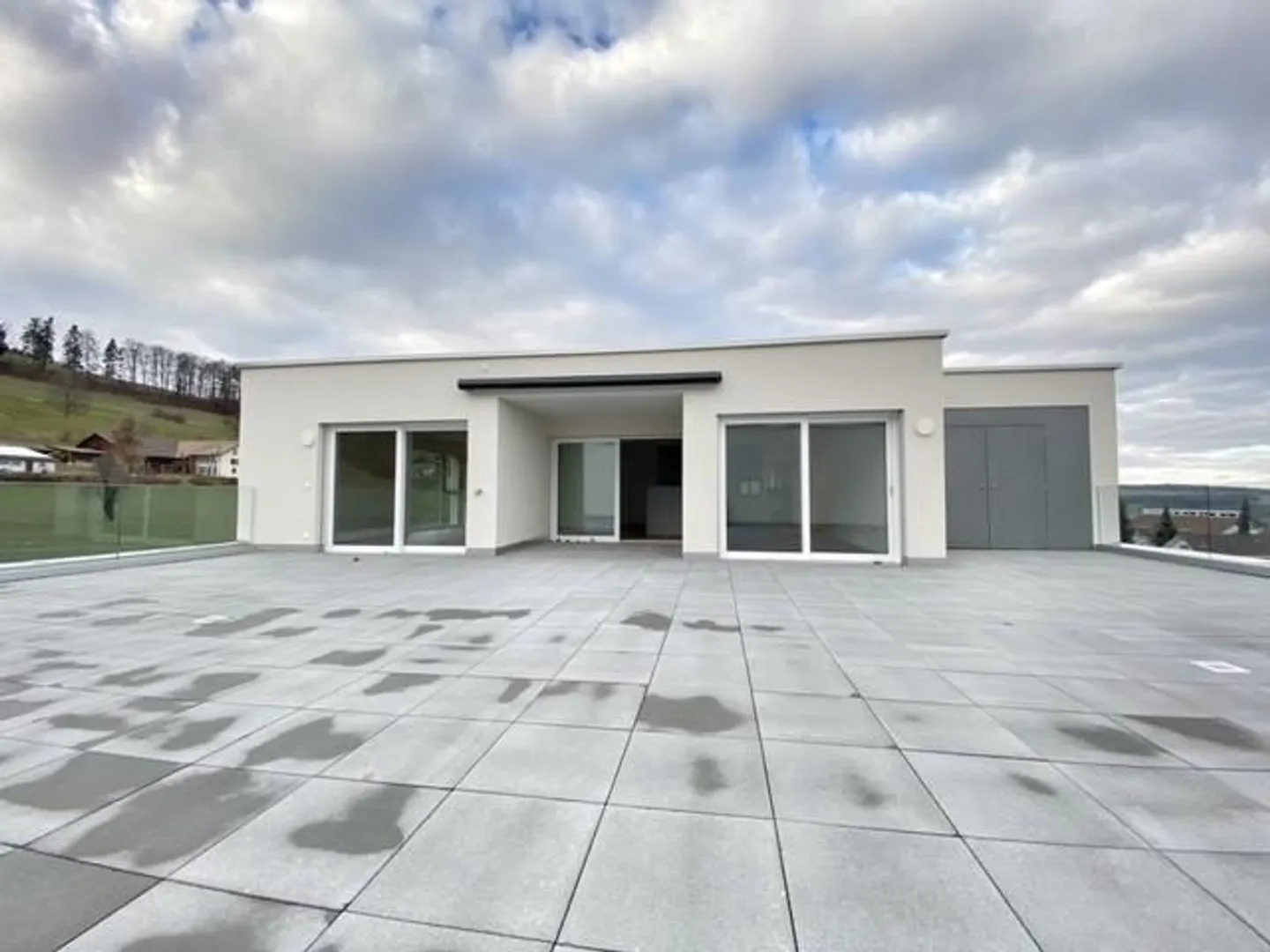 Grosszügige 3.5-Zimmer-Attikawohnung mit 122.7 m² Terrasse in Birrwil - Foto 2 von 5