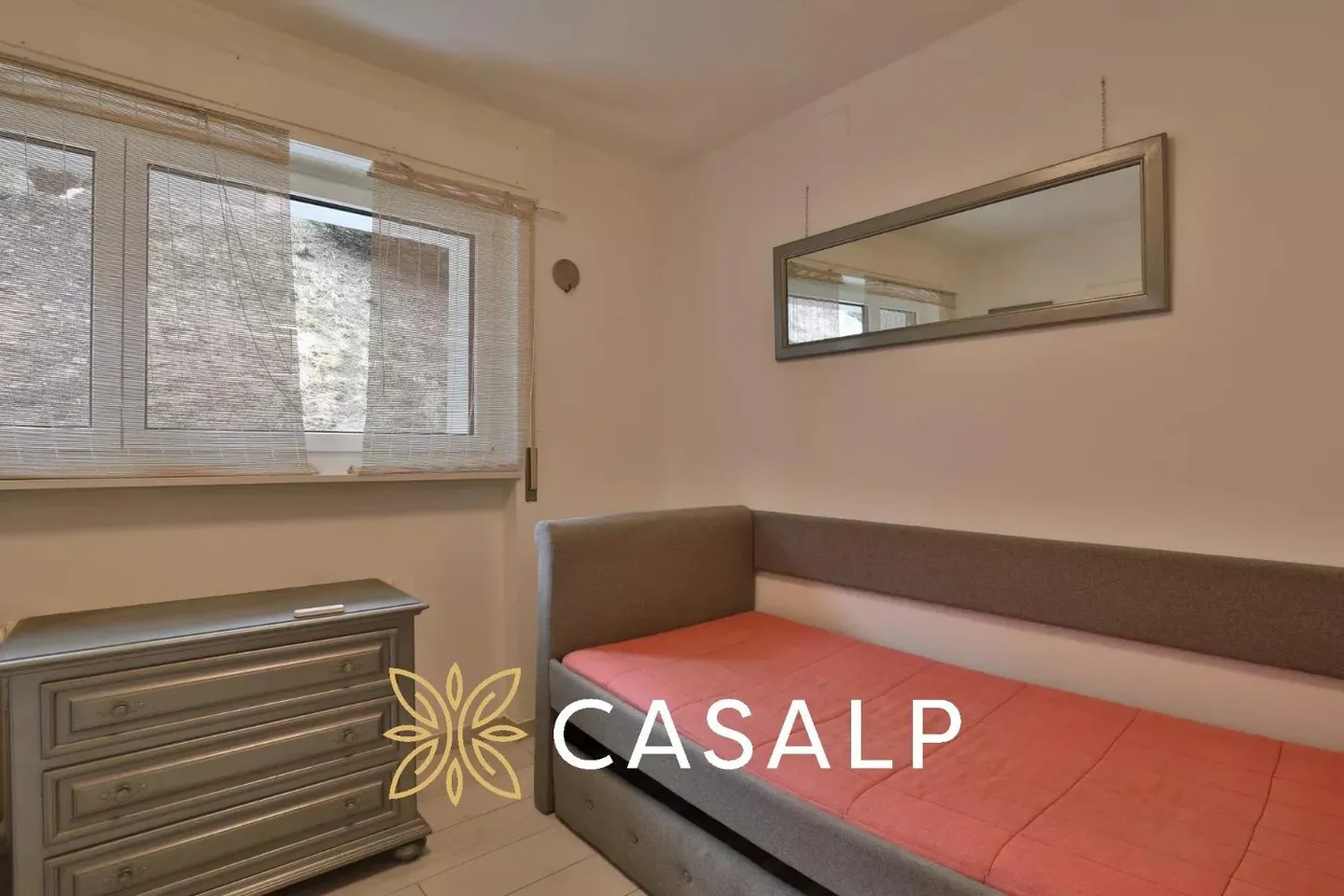 Charming 2.5 room renovated apartment in Crans-Montana - Photo 13 of 13