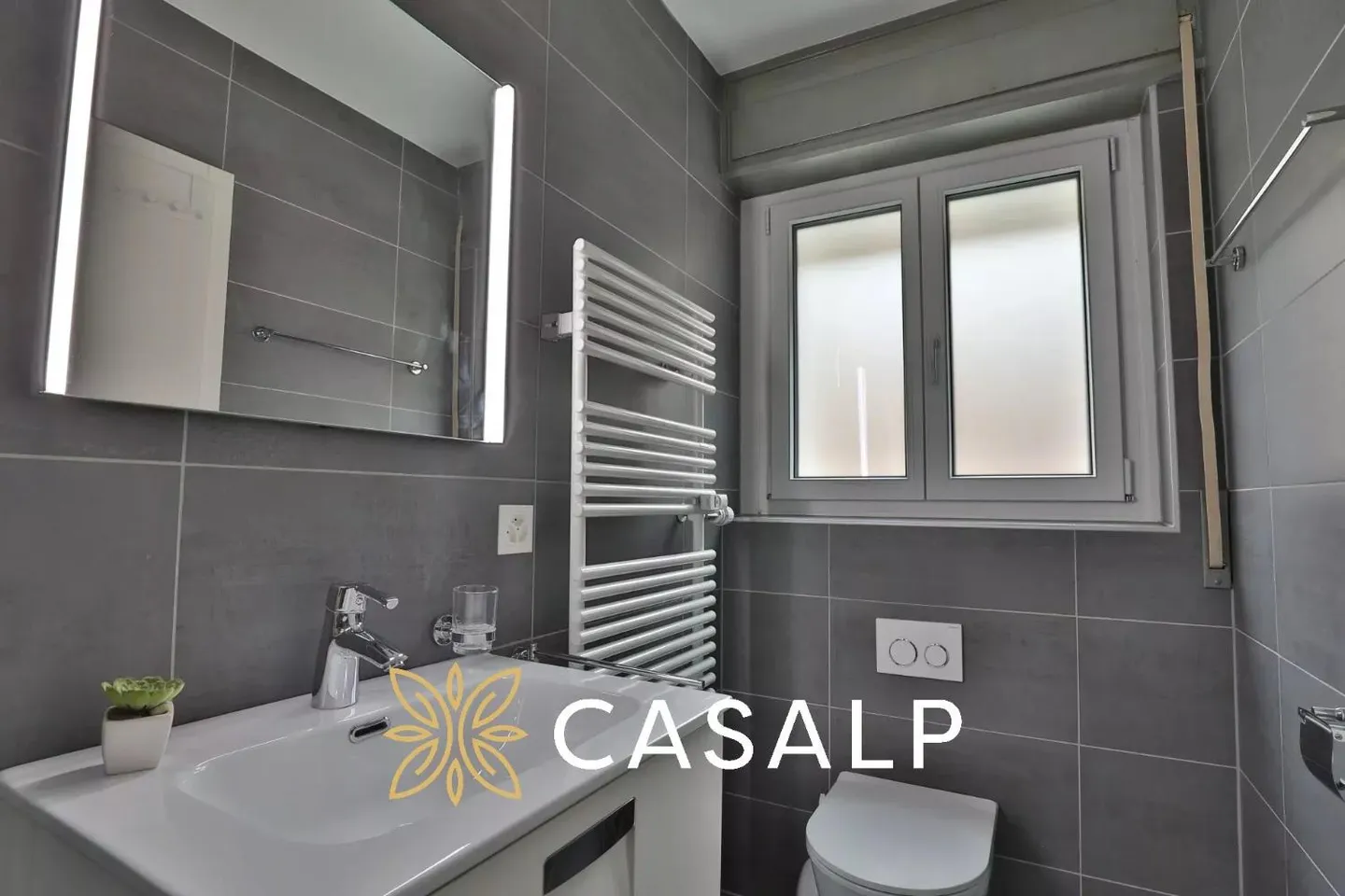 Charming 2.5 room renovated apartment in Crans-Montana - Photo 8 of 13