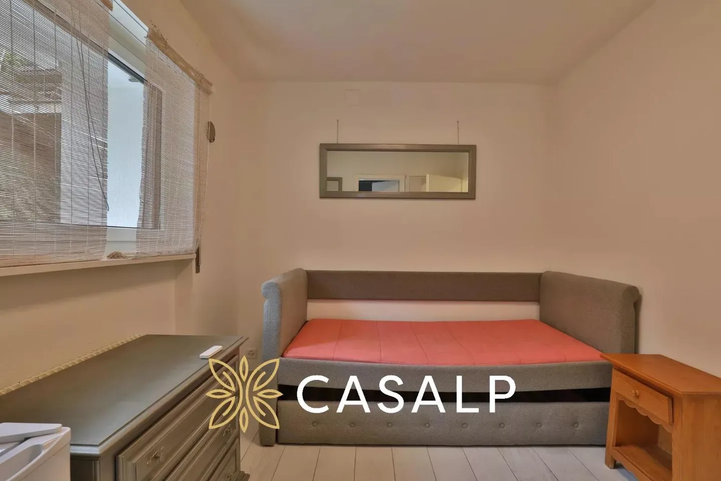 Charming 2.5 room renovated apartment in Crans-Montana - Photo 9 of 13