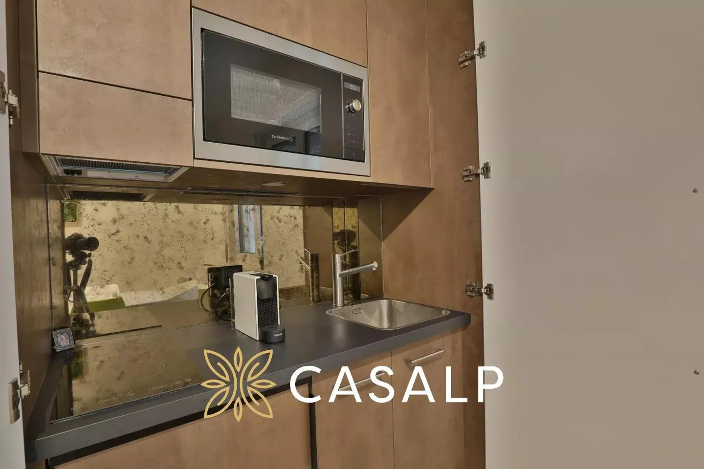 Charming 2.5 room renovated apartment in Crans-Montana - Photo 11 of 13