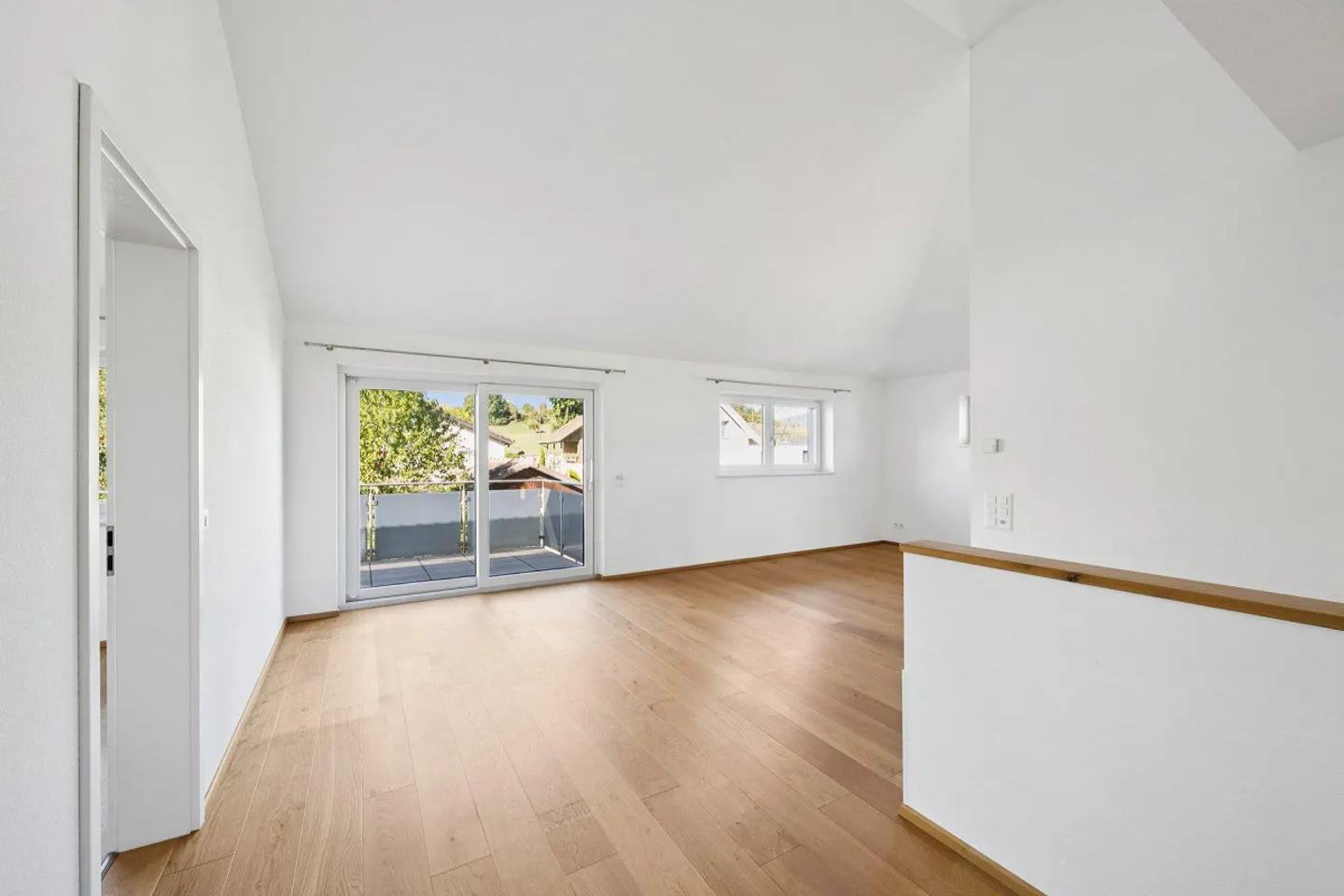 Una casa che lascia spazio per vivere - Casa unifamiliare moderna con giardino - Foto 9 di 15