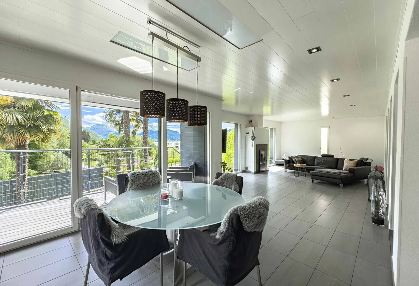 Grande villa avec piscine et jardin près du lac - Photo 1 sur 9