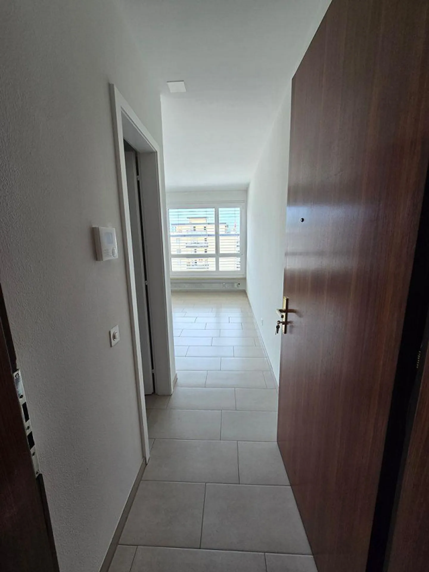 LOCARNO | STUDIO IN STRATEGIC POSITION - Photo 2 of 8