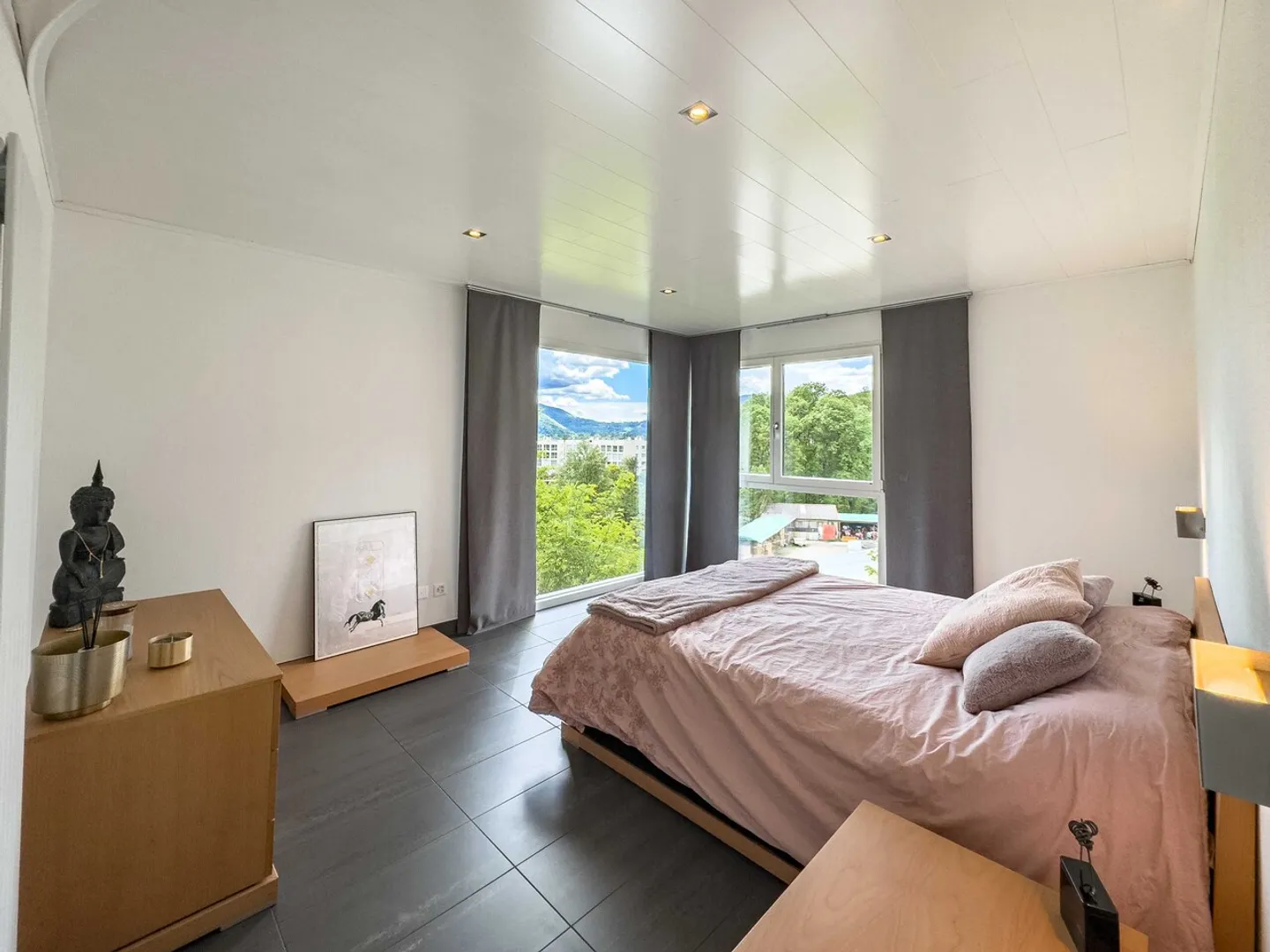 Grande villa avec piscine et jardin près du lac - Photo 4 sur 9