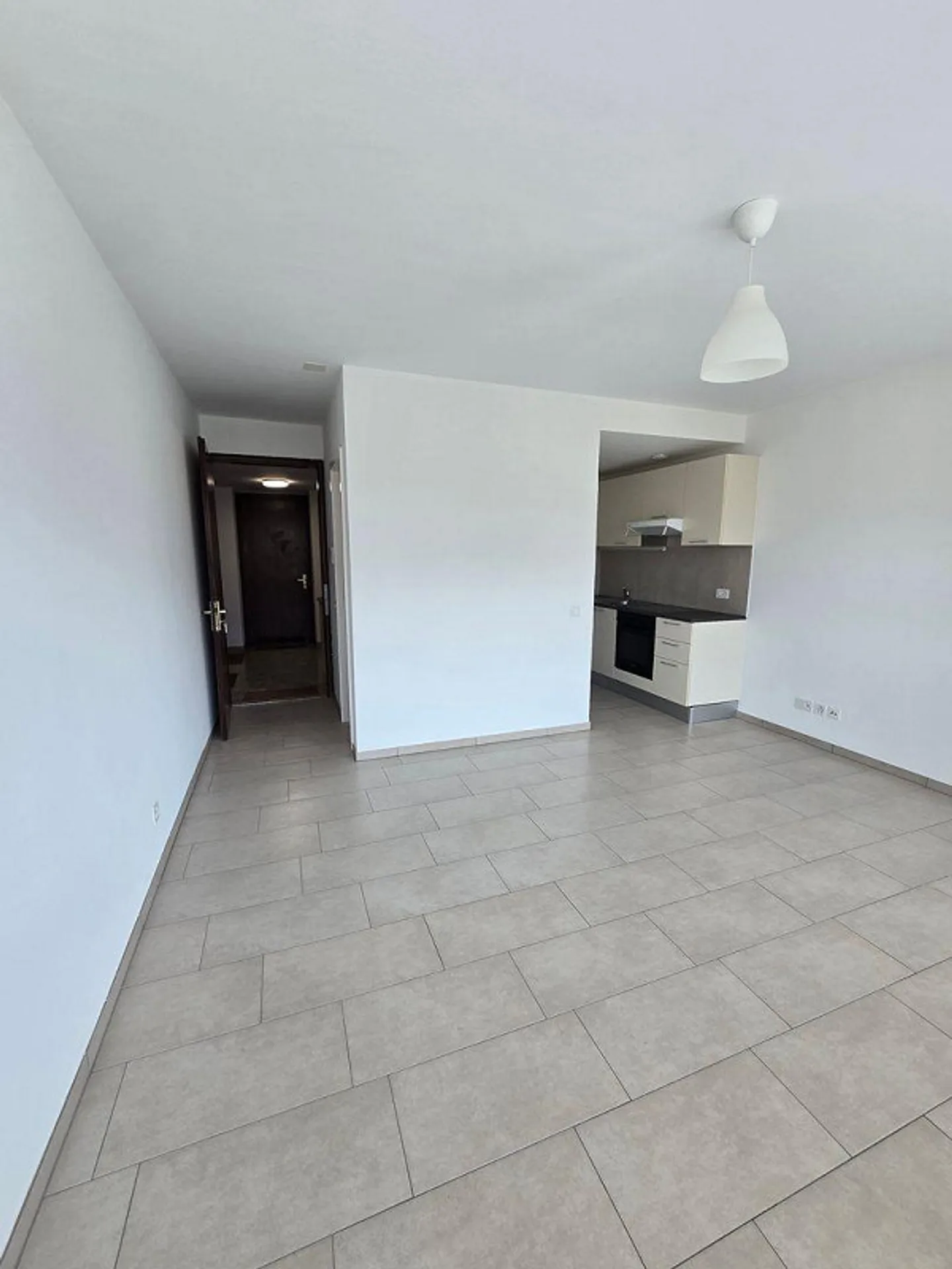 LOCARNO | STUDIO IN STRATEGIC POSITION - Photo 4 of 8
