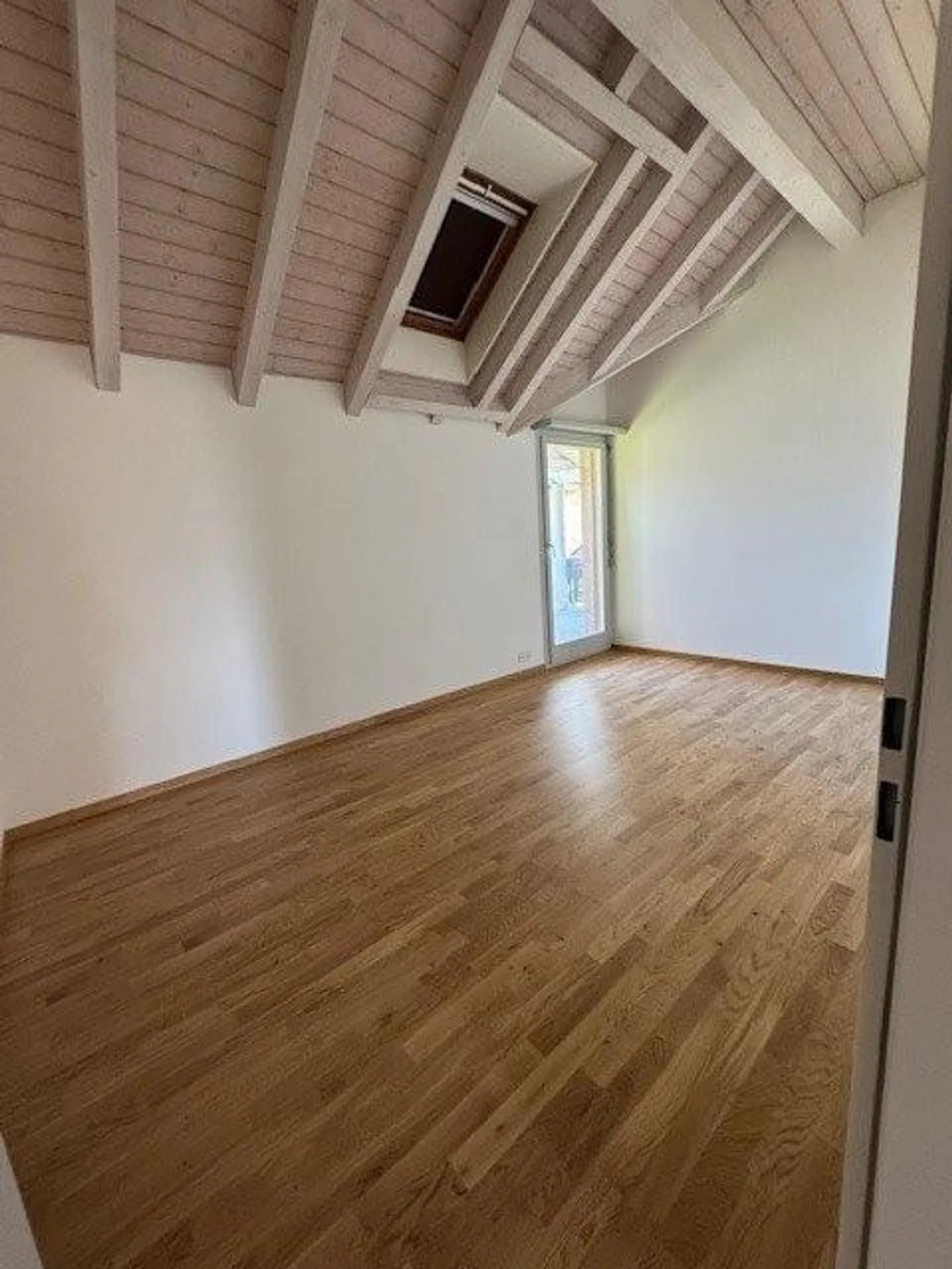 Spacious Attic Apartment in Meggen - Photo 7 of 8