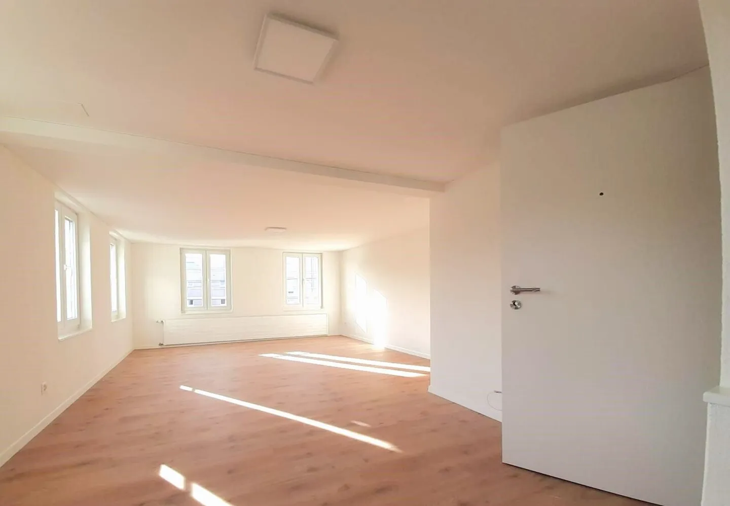 Appartement spacieux et moderne - Photo 1 sur 4