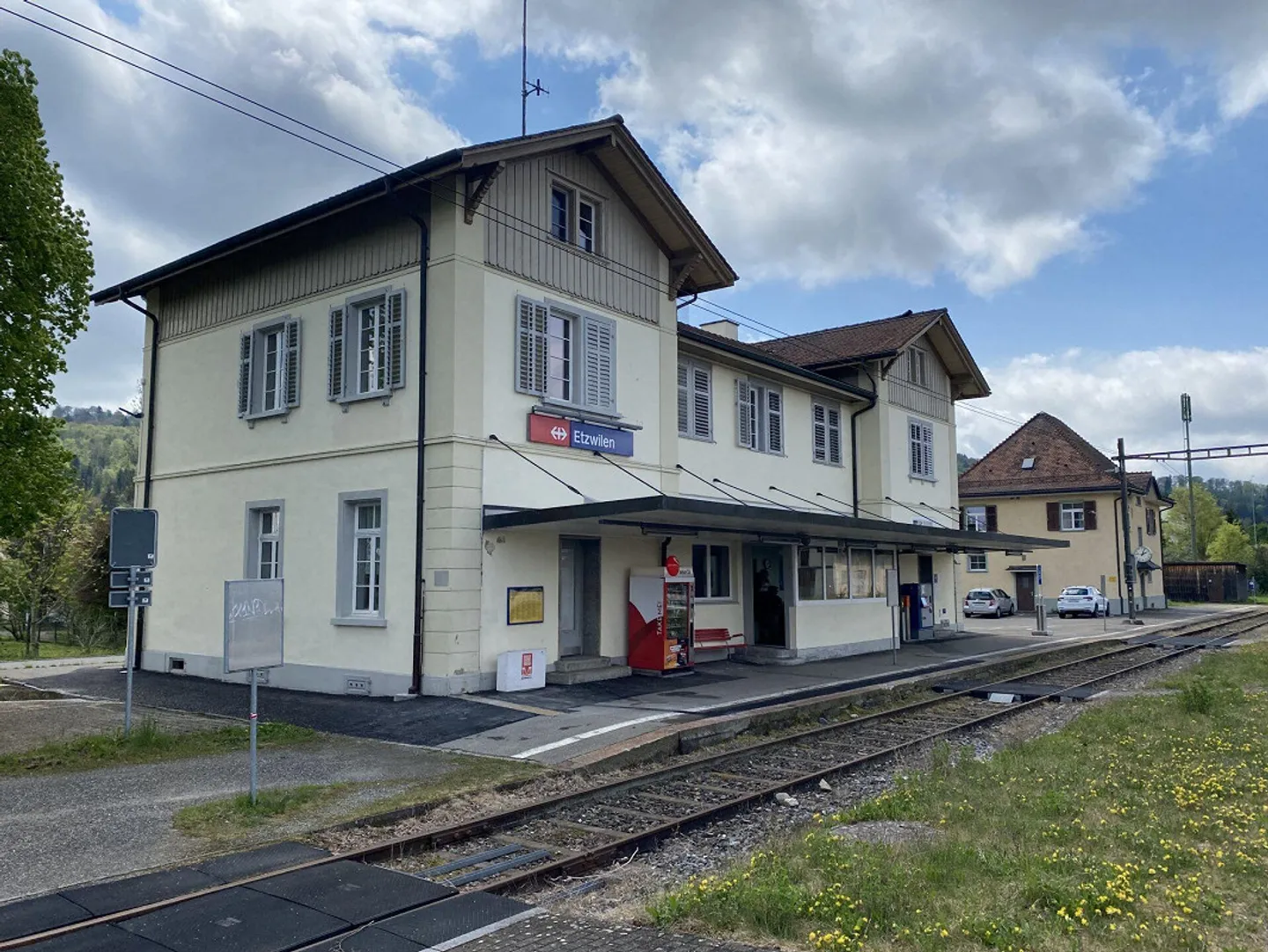 Interesting rental space at Etzwilen train station - Photo 2 of 2