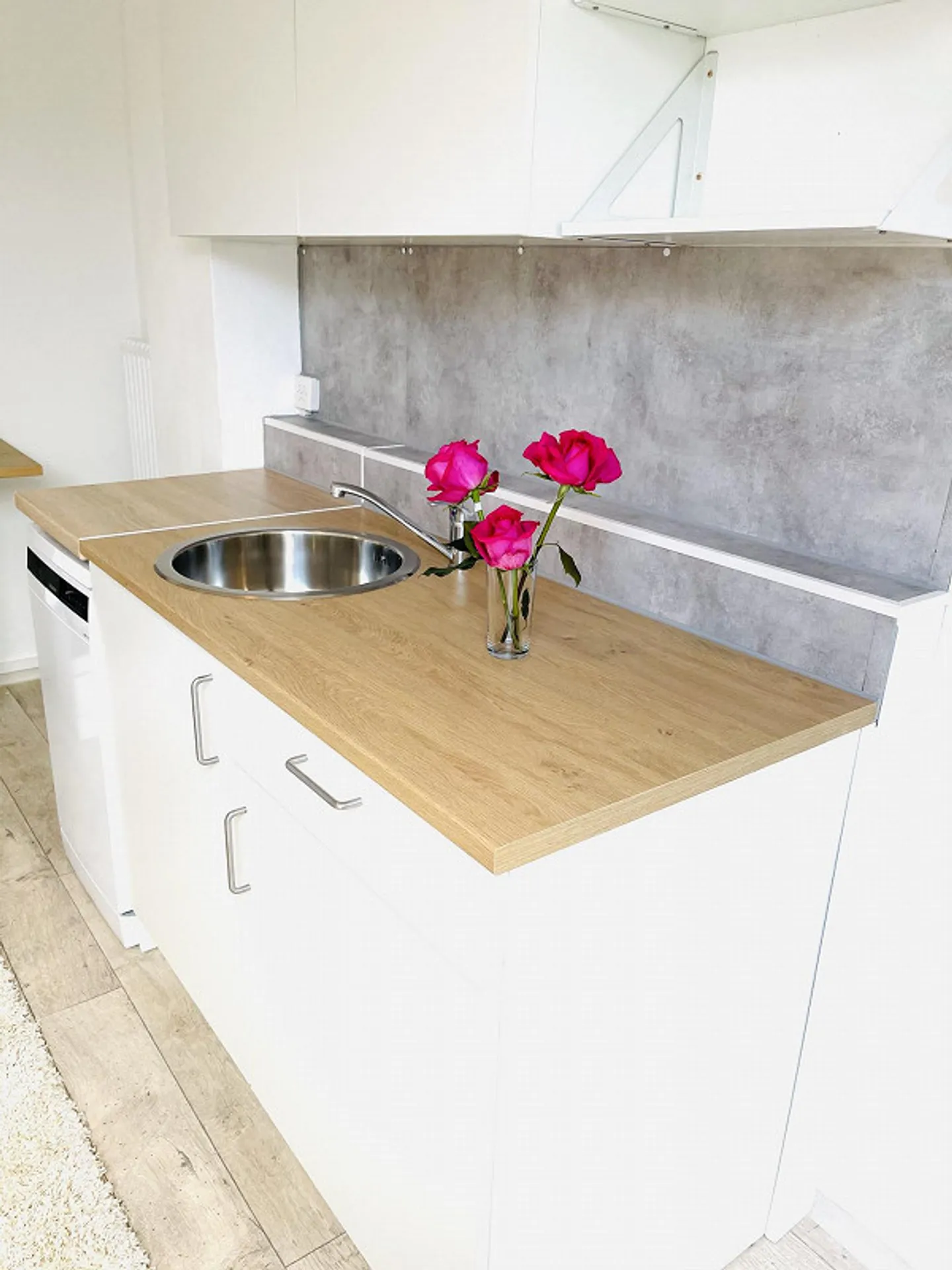 Appartamento luminoso di 1,5 stanze con lavatrice + asciugatrice - Foto 1 di 9