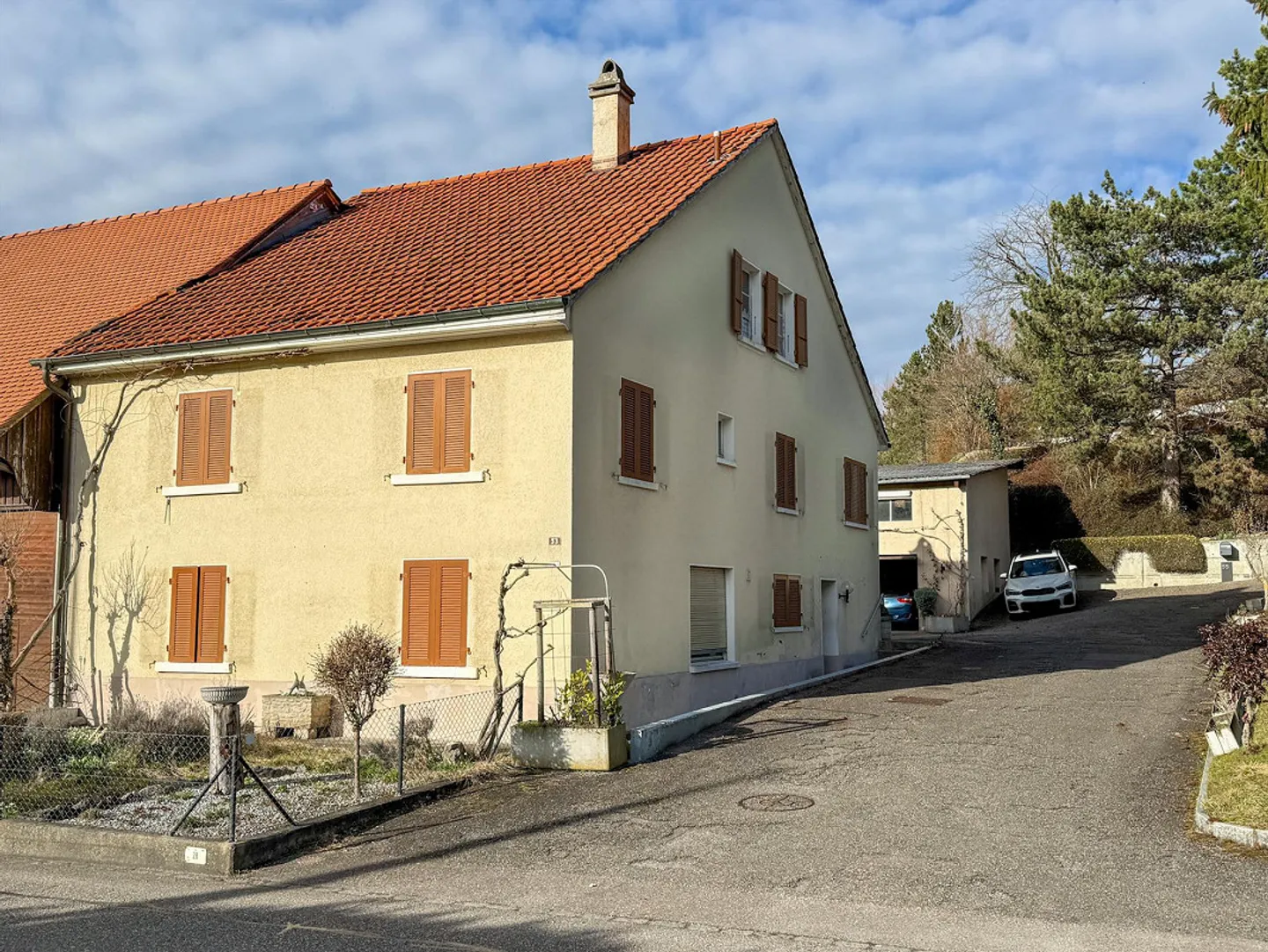 Charmantes Einfamilienhaus mit Garage - Foto 1 von 13