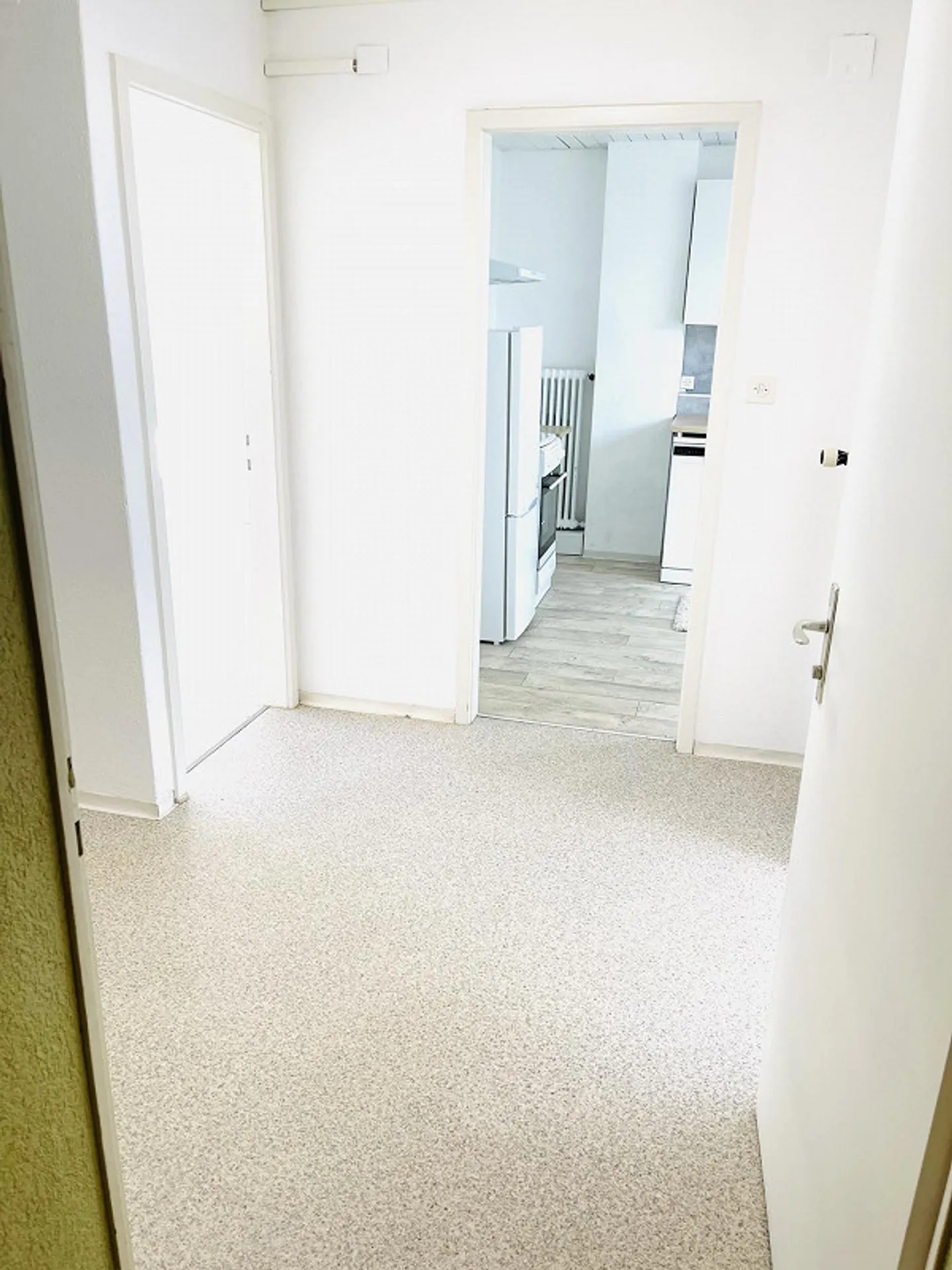 Appartamento luminoso di 1,5 stanze con lavatrice + asciugatrice - Foto 6 di 9