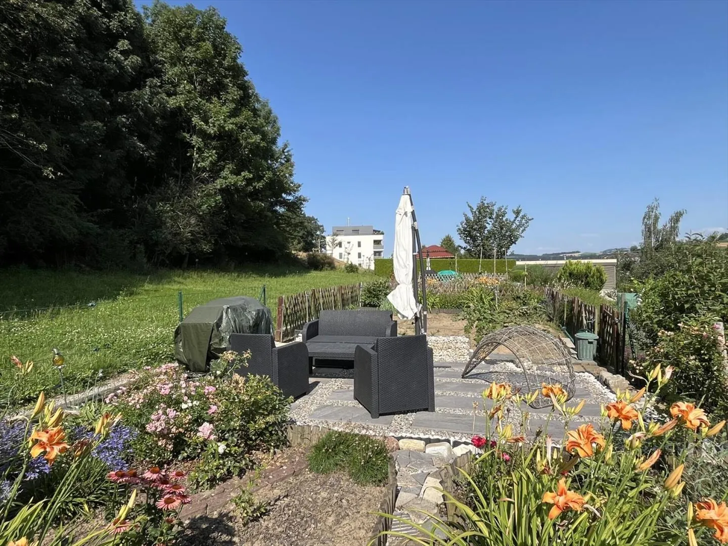In einem prächtigen Grünbereich, mit privatem Garten - Foto 3 von 13