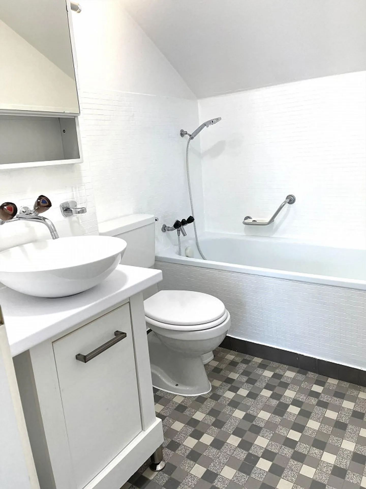 Appartamento luminoso di 1,5 stanze con lavatrice + asciugatrice - Foto 8 di 9