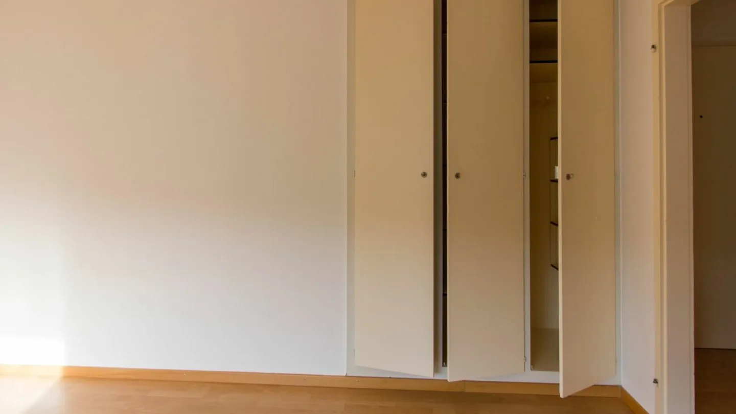 Bright Apartment with Balcony - Photo 5 of 8