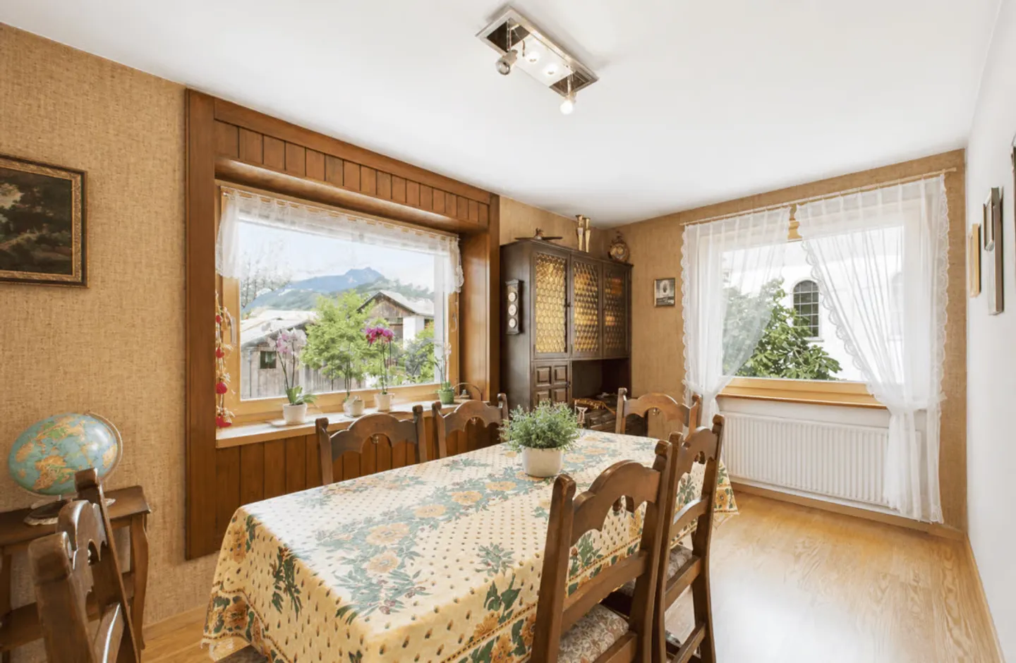 Detached Family House in the Center with Garden and Forest Area - Photo 6 of 14