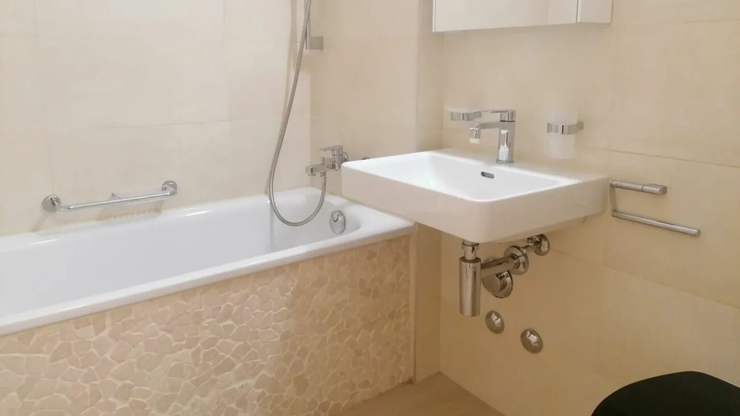 Bright Apartment with Balcony - Photo 6 of 8