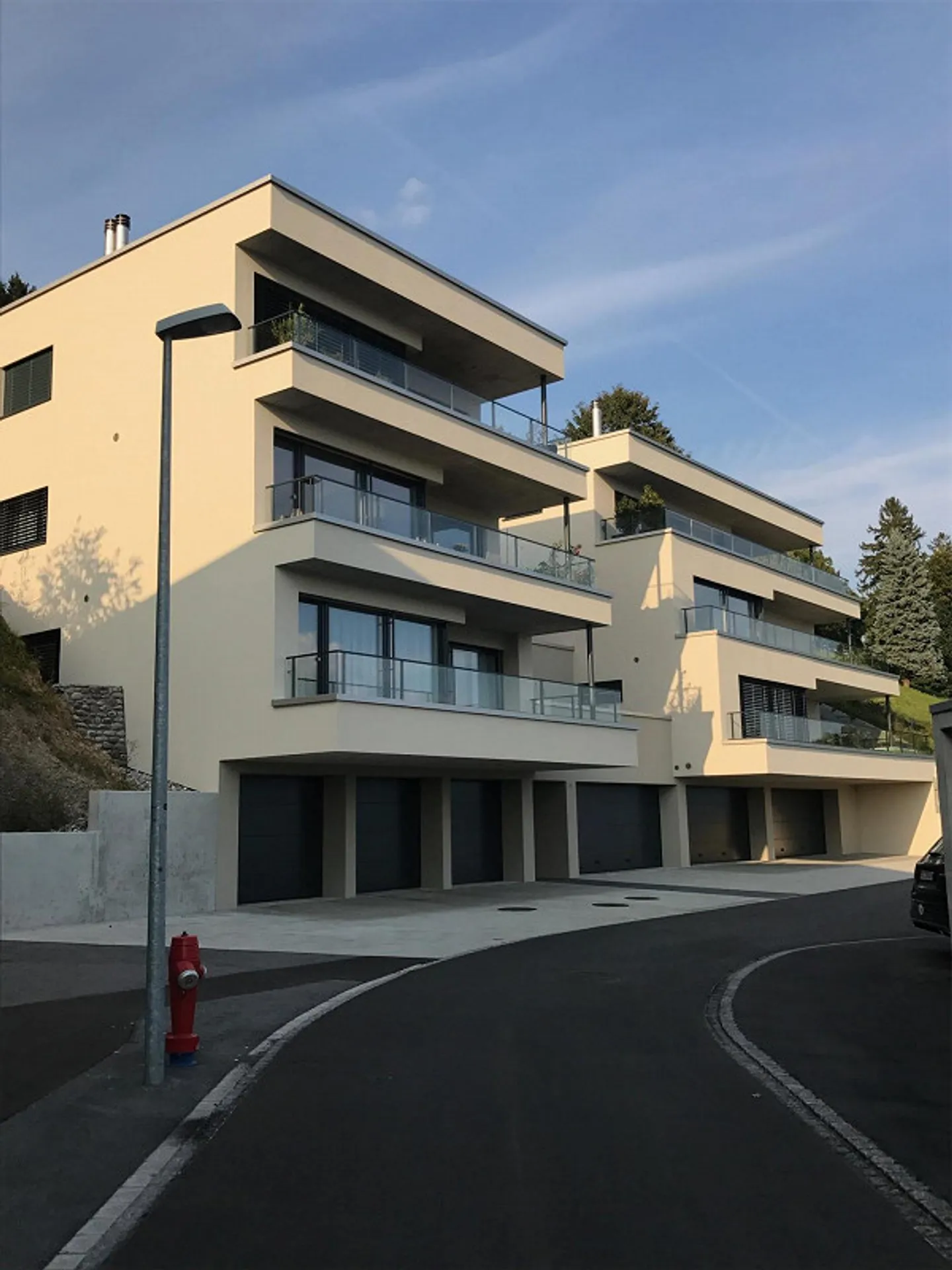 Appartamento moderno di 3,5 stanze con vista spettacolare sulla valle del Reno - Foto 2 di 13