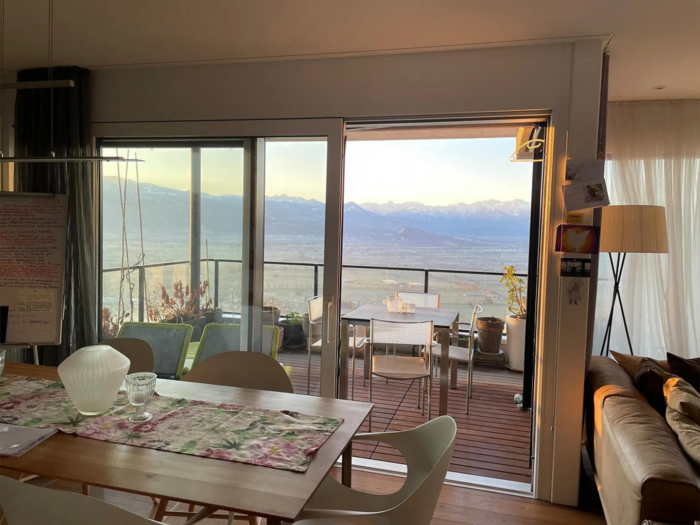 Appartamento moderno di 3,5 stanze con vista spettacolare sulla valle del Reno - Foto 3 di 13