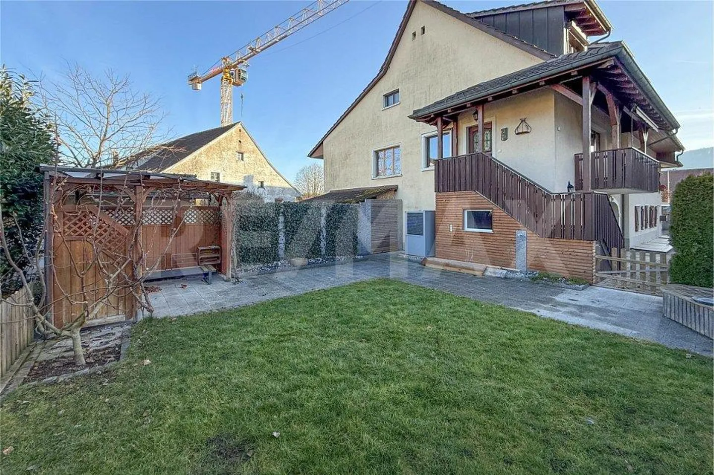 Appartement spacieux de 4,5 pièces dans un style de maison de campagne avec un grand jardin à Wallbach à louer - Photo 2 sur 13