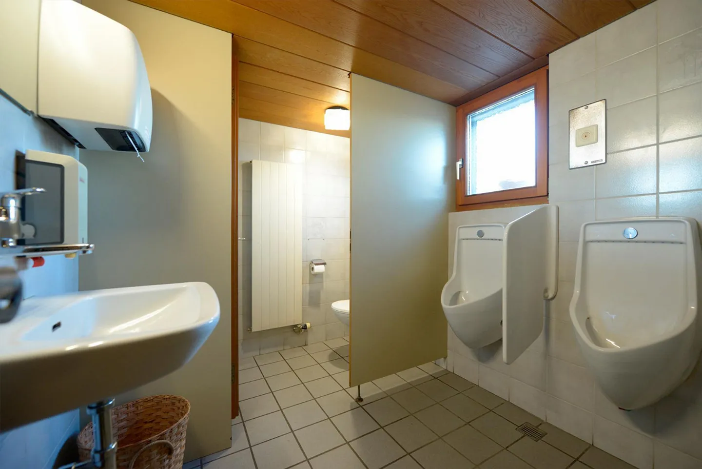 Multi-family house with development potential - Photo 8 of 16